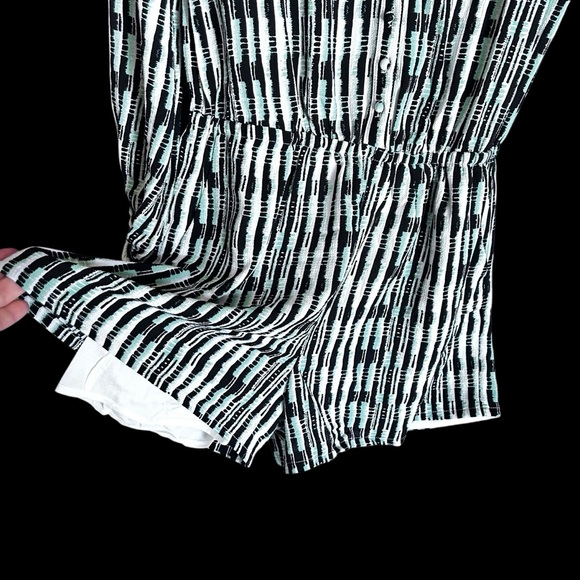 Jenn. Women’s Large Lined Romper Balloon Sleeves Green & White V-Neck - Picture 4 of 8